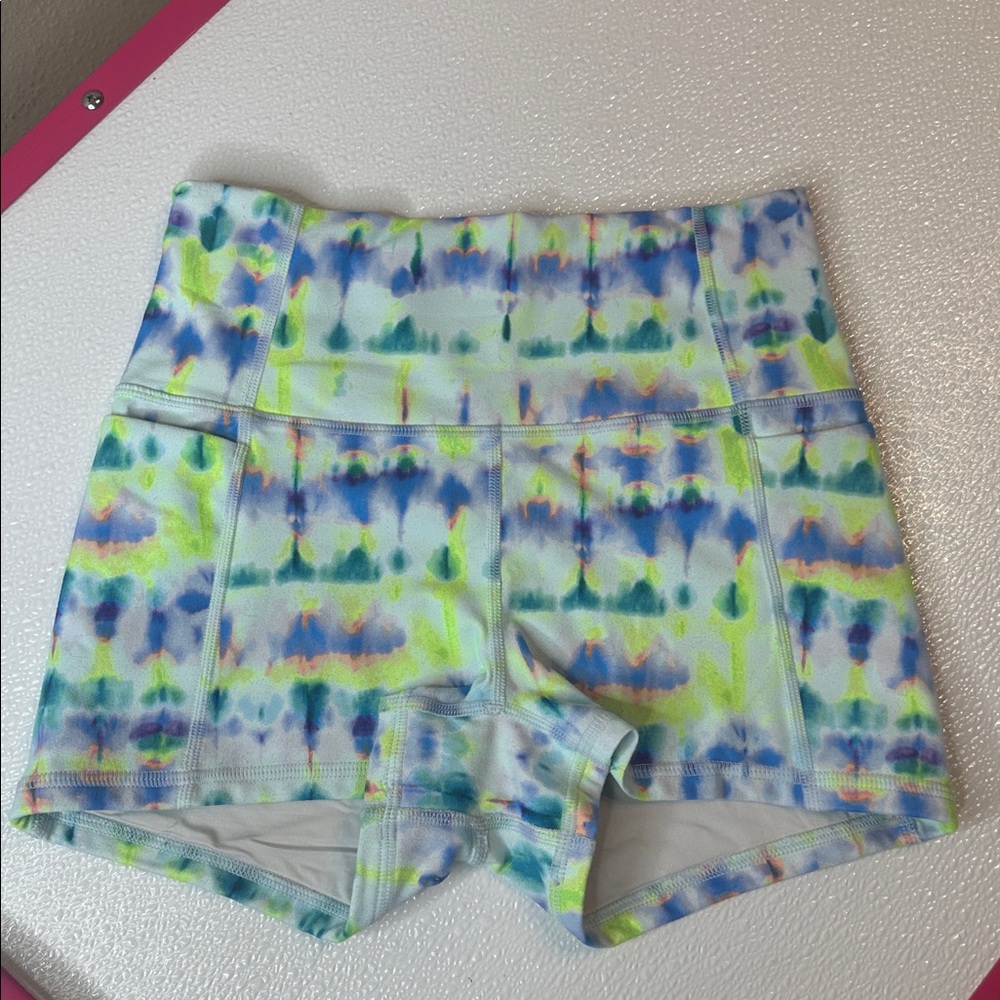 FABLETICS | PURE LUXE High-Waist Tie-Dye Shorts